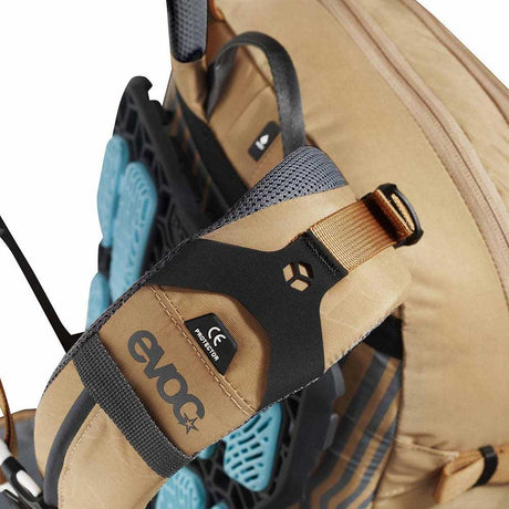 EVOC FR Neo 16L gold-3