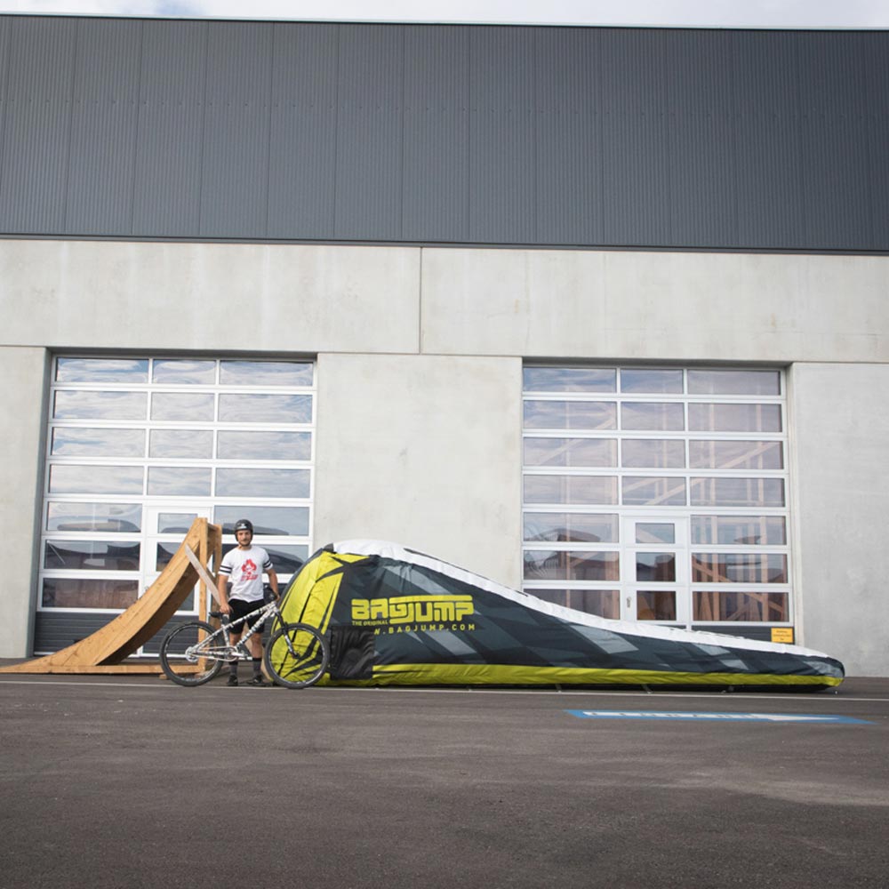 Bagjump OnePiece Bike Landing Extended Outrun small-0