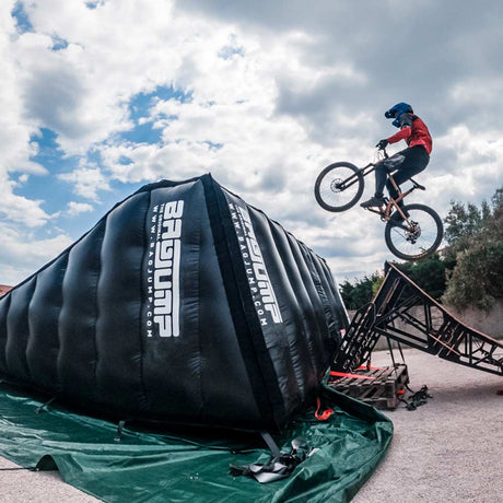 Bagjump OnePiece Bike Landing Extended Outrun medium-1
