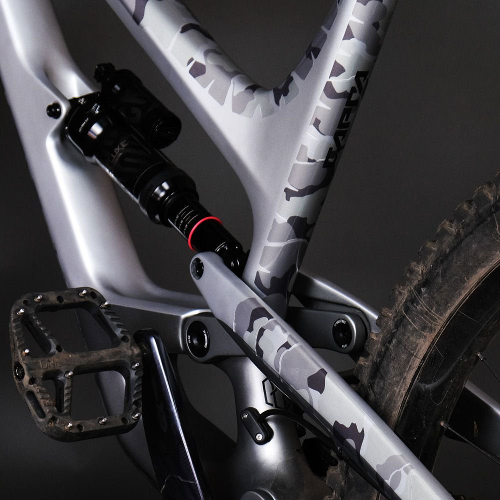 Unleazhed Frame Unscratch undercover glossy XXL-1