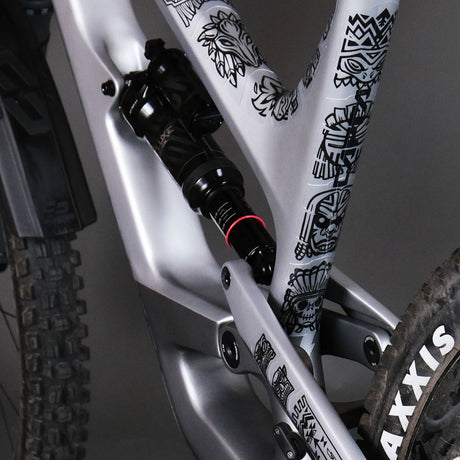 Unleazhed Frame Unscratch tatanka black glossy XXL-1