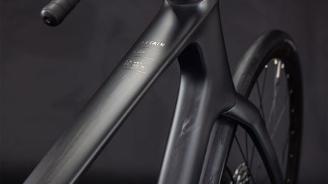 Cube Attain C:62 Race blackline 2026-2