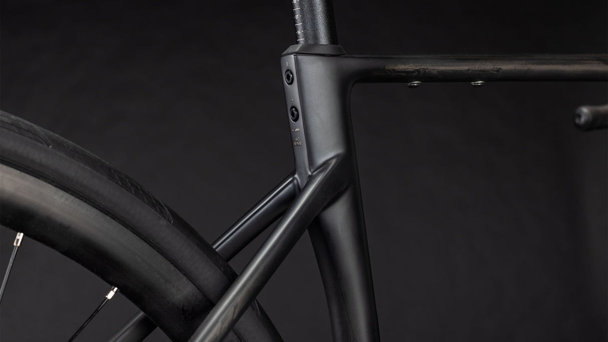 Cube Attain C:62 Race blackline 2026-5