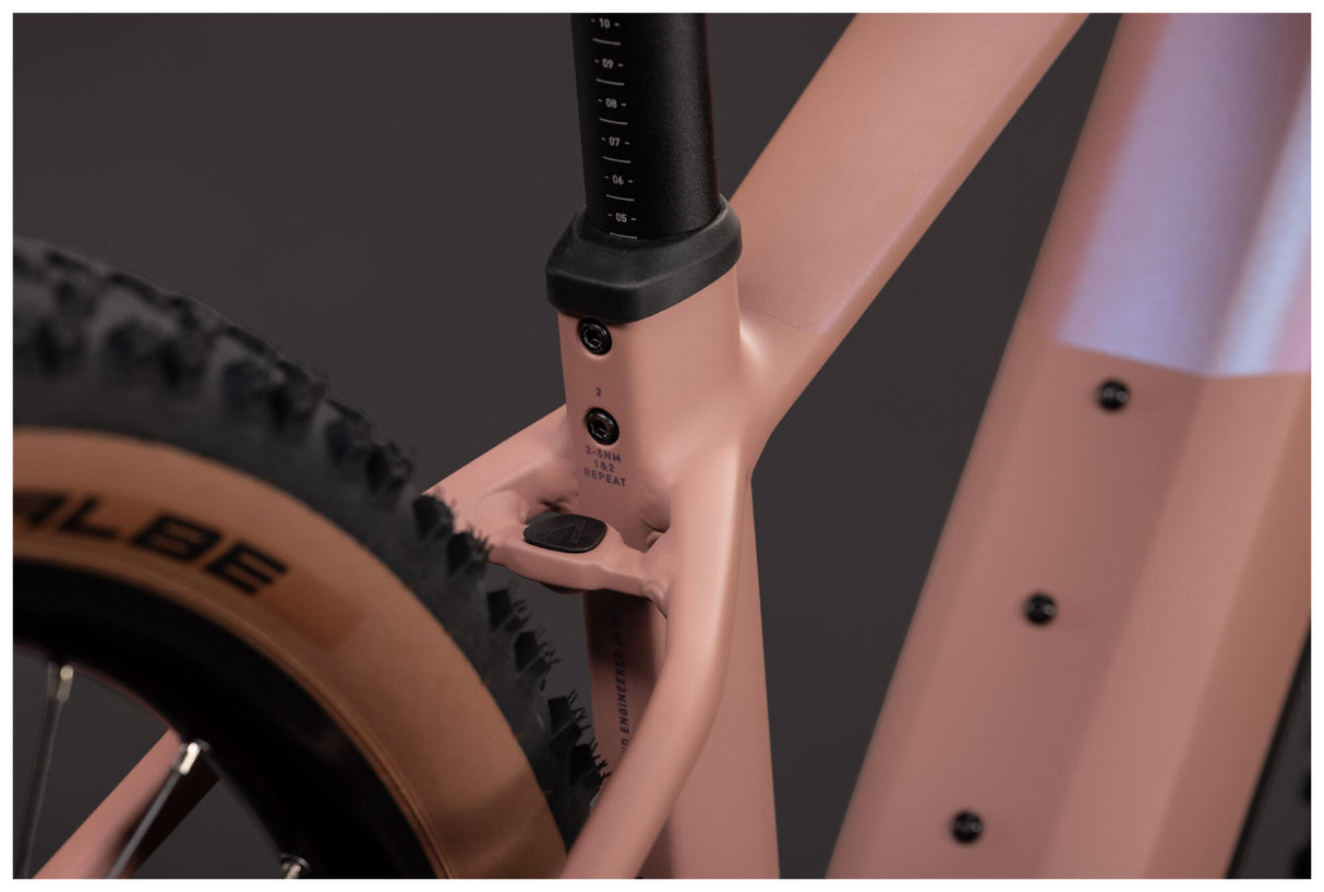 Cube Reaction Hybrid Performance 720 ruby´n´black-3